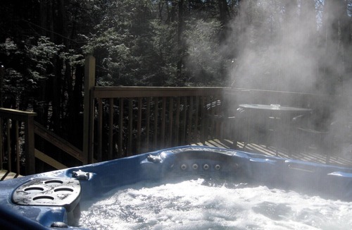 Bushkill House | HUGE discount this wknd! Escape to a BEAUTIFUL Secluded, Streamfront HOT TUB