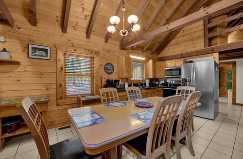 Rockbridge Cabin | Hummingbird Cabin with Indoor Saltwater Pool