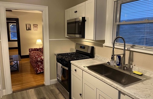 Norwood House | Hunter #2, Private One Bed near Xavier & Downtown