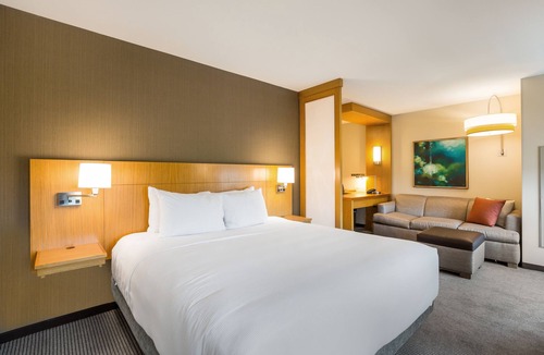 Coliseum Central Hotel | Hyatt Place Hampton Convention Center