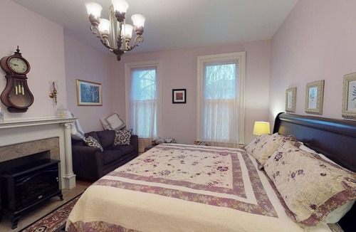 Nelsonville Bed & Breakfast | Hyde House Lilac Suite near Hocking Hills, Ohio University, Athens & Logan