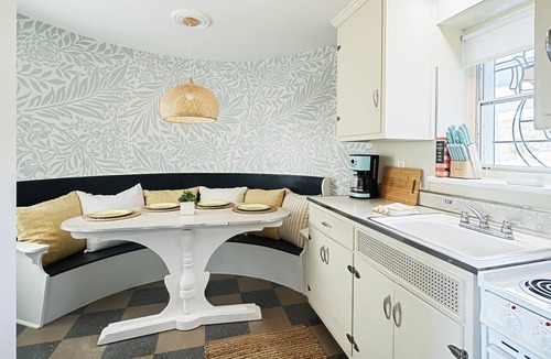 York Cottage | Iconic "Haines Shoe House" - Hot Tub & Firepit - Featured On HGTV