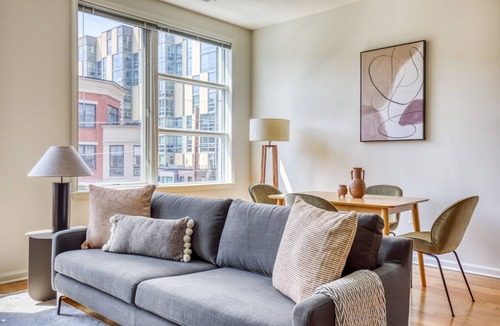 The Heights Apartment | Ideal Hoboken 2BR w/ Gym, W/D & Elevator, near Waterfront, by Blueground