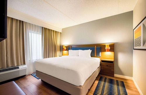 Eastwick Hotel | Ideal Mix of Comfort and Value! Near African American Museum, Pet-Friendly