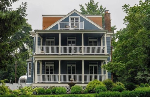 Hunting Ridge Apartment | If you love living and being surrounded by Art and History