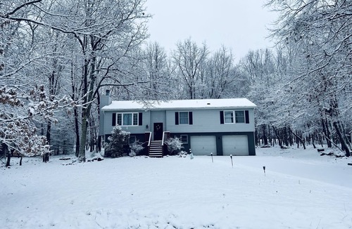 Tunkhannock Township House | IML -NearJim Thorpe-Pets Allowed🐕‍🦺 Free, Sleeps10