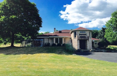 Frostburg House | ⭐️⭐️⭐️⭐️⭐️Immaculate Estate on 10 Acres, Two Ponds, 4 Bedrooms, 3 Baths, Sleeps 16!