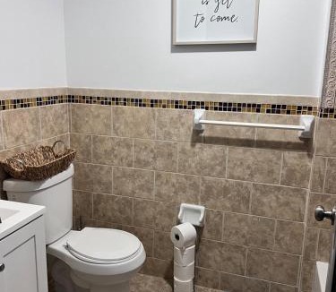 Newark Apartment | Immaculate Luxury 3KINGs Bed, 2 Bath