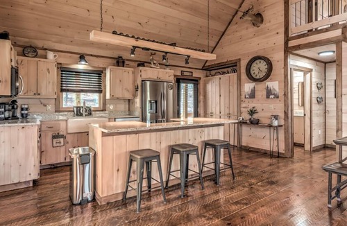 Williamstown Cabin | Immeasurably More - Hot Tub | Arcade Games & Pool Table | Outdoor Fireplace