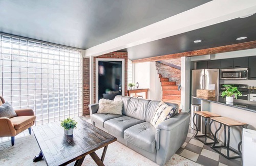 Old Town Alexandria House | INAUGURATION | TWO FREE Parking! Walk to Metro