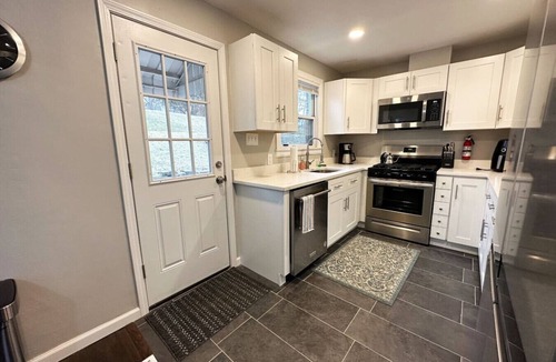 Bethel Park House | Incredible 5 bed 2 bath w/HOT TUB close to Pitt