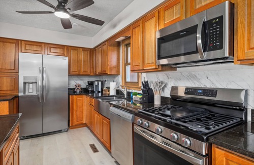 Milan House | Indoor Heated Pool |Game Room|Hot Tub|Sauna Near Sandusky| The Indoor Oasis