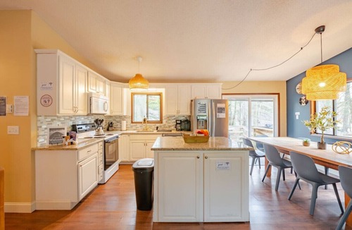 Wallenpaupauk Lake Estates Cabin | Indoor Pool, Firepit, BBQ, Gym, King Bed, Sauna, Lake Nearby, A/C, Amenities