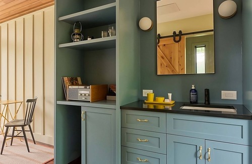 Kingston Cabin | Indulge in Home-Like Comfort! Pets Allowed, Near Hudson River Maritime Museum