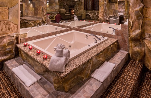 Trevose Hotel | Inn of the Dove Romantic Suites with Jetted Tub & Fireplace