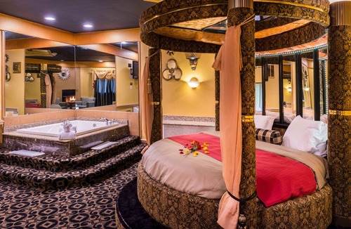 Trevose Hotel | Inn of the Dove Romantic Suites with Jetted Tub & Fireplace