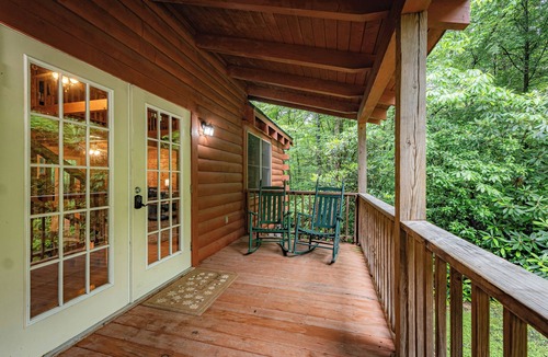 Hico Cabin | Insignificant Cabin: Spacious 5BR, 3.5BA Retreat with Hot Tub