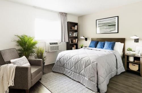 Ross Township Hotel | InTown Suites Extended Stay Pittsburgh PA