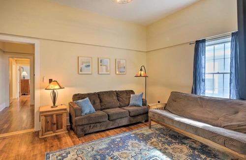 Sandusky Apartment | Inviting Apartment Walk to Lake Erie and Dtwn!