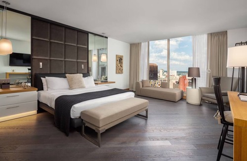 Logan Square Hotel | Inviting Suite Ideal for Executive Explorers, Near Philadelphia Museum of Art