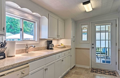 Colonial Beach House | 'Isle Have Another' - 1 Block to Colonial Beach!