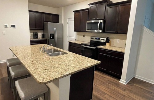Clinton House | Ivy Manor Summary: Br
