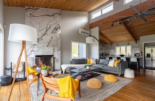 Narrowsburg Apartment | Jay`s Big Sky