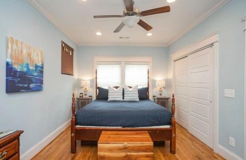 Inglewood House | July Discount! Cottage Close to Downtown, Yard