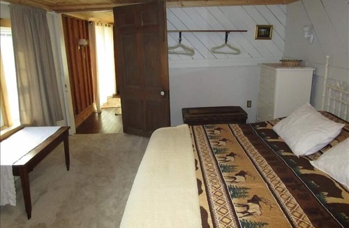 Eagles Mere Cottage | Just a short stroll to the village for "The MacKay" in Eagles Mere