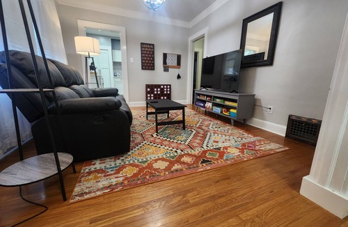 Terre Haute House | Katherine's Cozy Bungalow! No Check-out List! THREE bedroom with QUEEN beds!