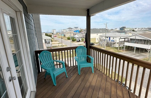 Colington House | KD108- Near the Beach- 4 BRs, Just a Short Stroll to the Beach, Dog Friendly!