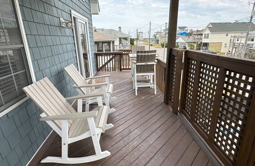 Colington House | KD108- Near the Beach- 4 BRs, Just a Short Stroll to the Beach, Dog Friendly!