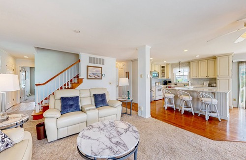 Keen-Wik On the Bay House | Keenwik on the Bay waterfront home with AC, gas fireplace, firepit, & dock
