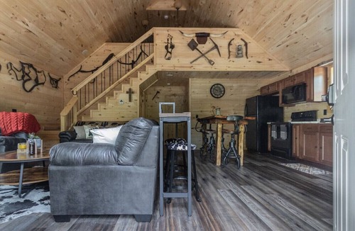 Jamestown Cabin | Kentucky Coal Cabin 2 min from Lake Cumberland