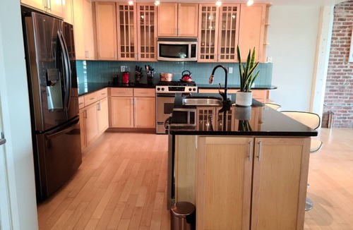 Mount Vernon Condo | KING bed + Adjustable Bed + Parkingn