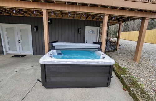 Sugar Grove House | King Bed Serenity Retreat Hot Tub/Bar/Game Room