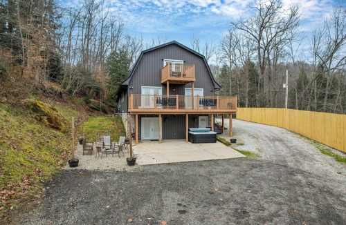 Sugar Grove House | King Bed Serenity Retreat Hot Tub/Bar/Game Room