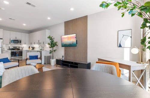 Fishtown Apartment | King Bed - Stunning Pier Views - Near Fishtown