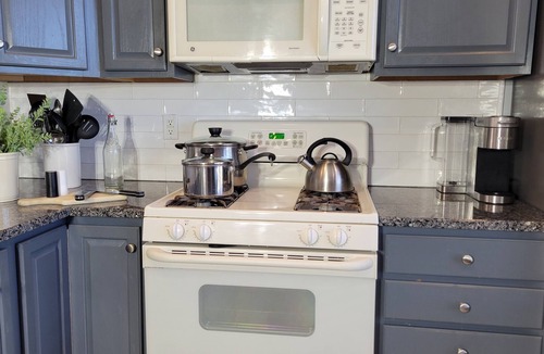 Ocean Air Park House | King En Suite, Pool, Beach, 5 BR, 4 Bath,Free Parking, Game Rm, Sleep 13