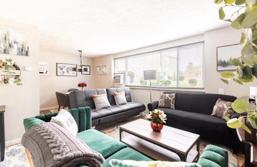 Fairview Park Apartment | King & Queen First Floor Unit! 1-2c Georgetown Villas