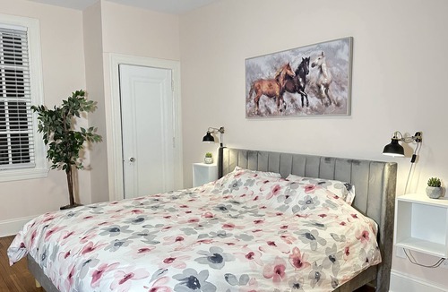 Pimlico Good Neighbors Apartment | King's Retreat in Historic Mount Washington
