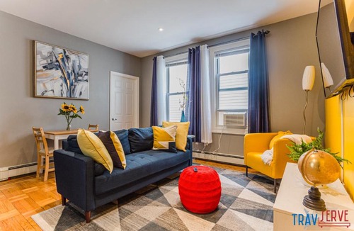 Pelham Bay Apartment | King Size Bed Fast Wifi 278Mbps Bronx Zoo 2 miles