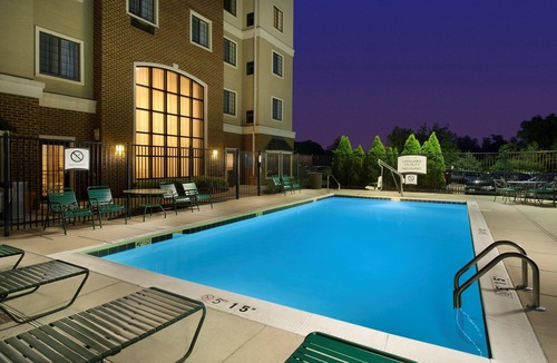 Linthicum Heights Apartment | King Studio Near BWI Airport. Free Breakfast, Outdoor Pool | Staybridge