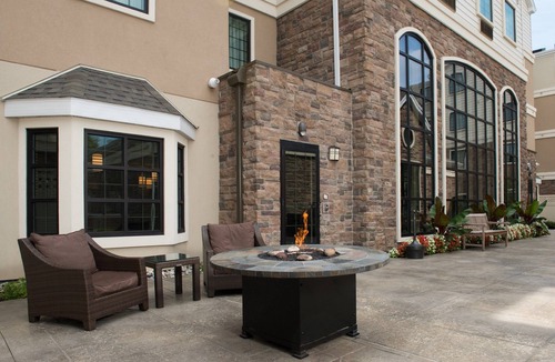 North Wales Apartment | King Studio | Pool & Whirlpool Access