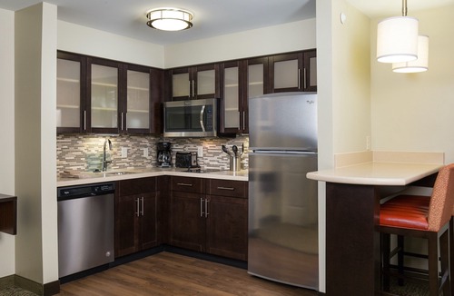 Polaris Apartment | King Suite Near Ohio State University | Free Daily Breakfast + Pool Access