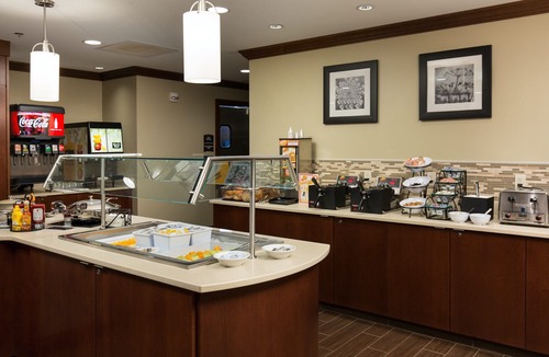 Polaris Apartment | King Suite Near Ohio State University | Free Daily Breakfast + Pool Access