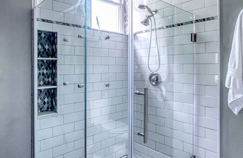 Towanda Bed & Breakfast | King Suite w/ Bath - Hatch House B&B