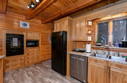 Kinsman Cabin | Kinsman Cabin in the woods on 60 acres w/Hot Tub