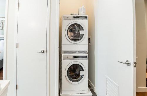 Central Business District Apartment | Kislak 301Chic Studio in the Heart of Downtown