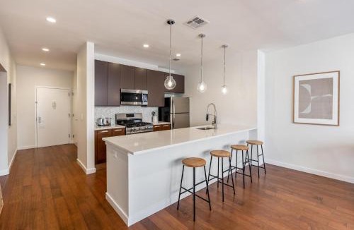 Central Business District Apartment | Kislak 402 Spacious 1BR Retreat Above the City